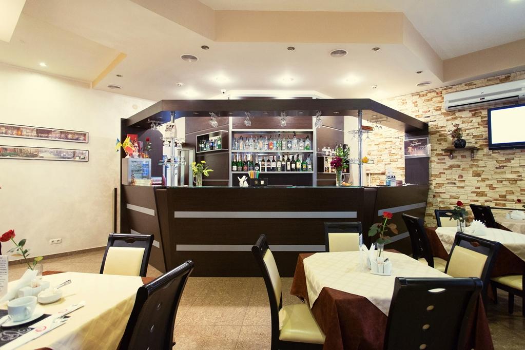 Viva Hotel Charkov Restaurant foto